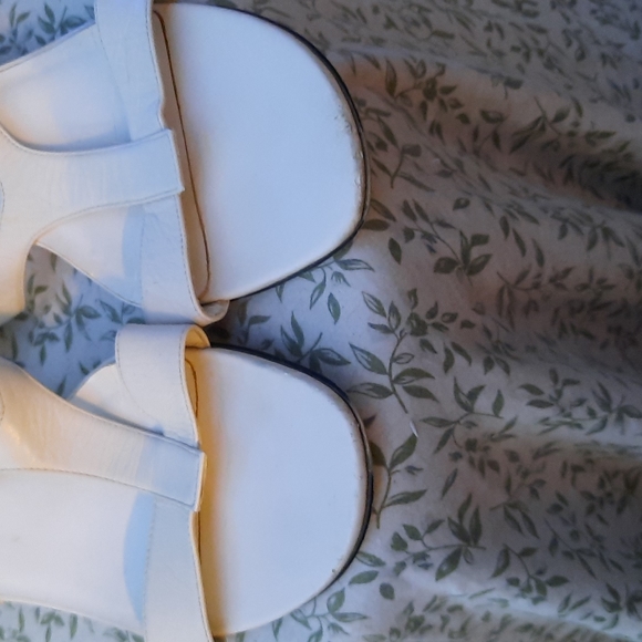 Preview white sandals size 12m - Picture 4 of 9